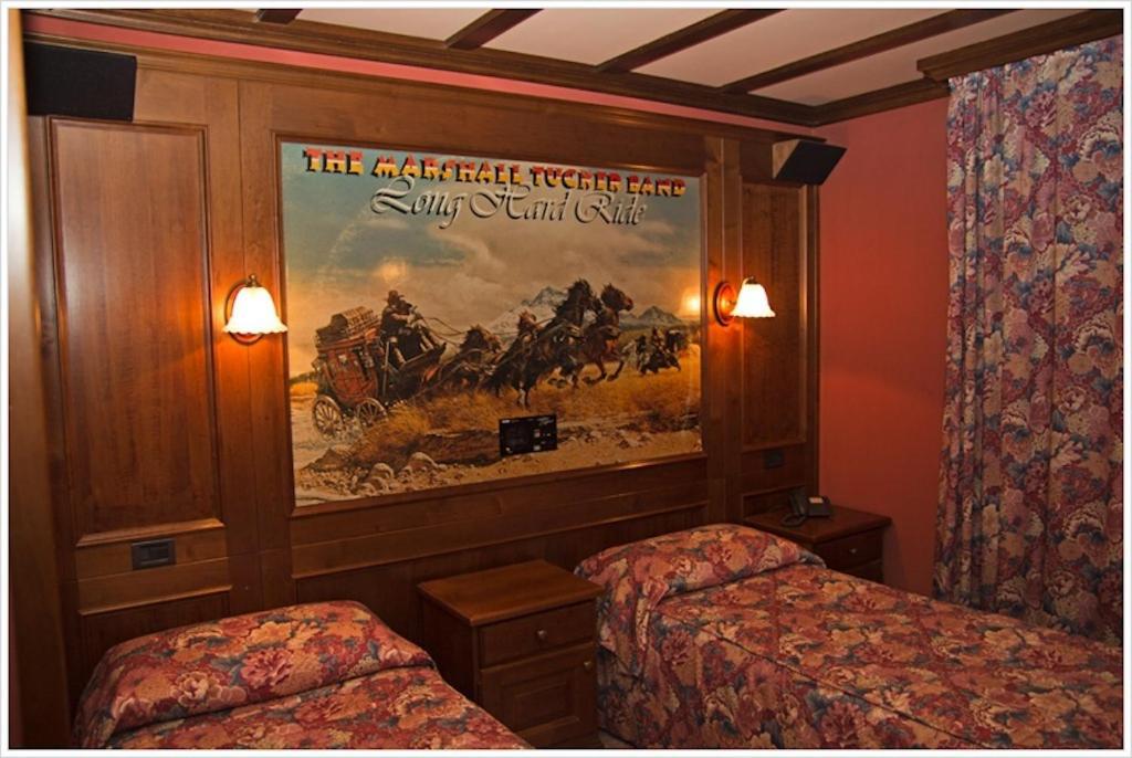 Hotel California シャンポルク 部屋 写真