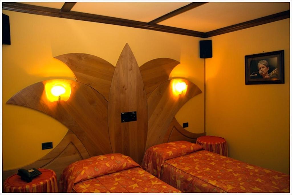 Hotel California シャンポルク エクステリア 写真