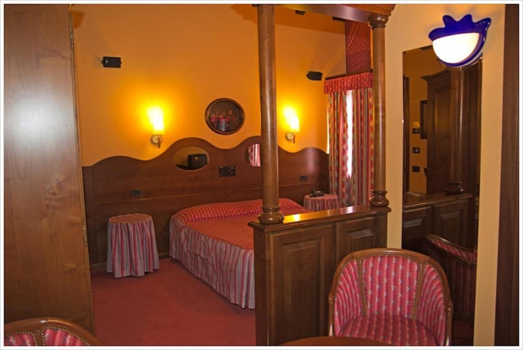 Hotel California シャンポルク エクステリア 写真
