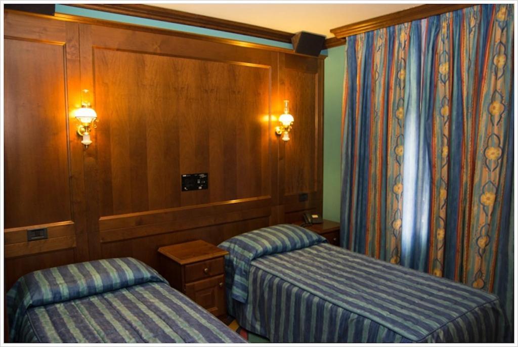 Hotel California シャンポルク エクステリア 写真