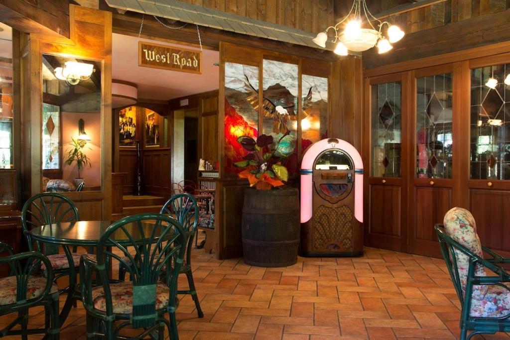 Hotel California シャンポルク エクステリア 写真