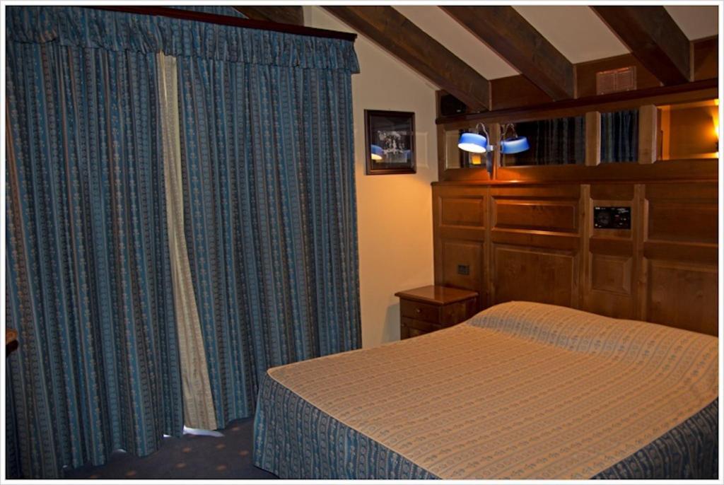 Hotel California シャンポルク エクステリア 写真